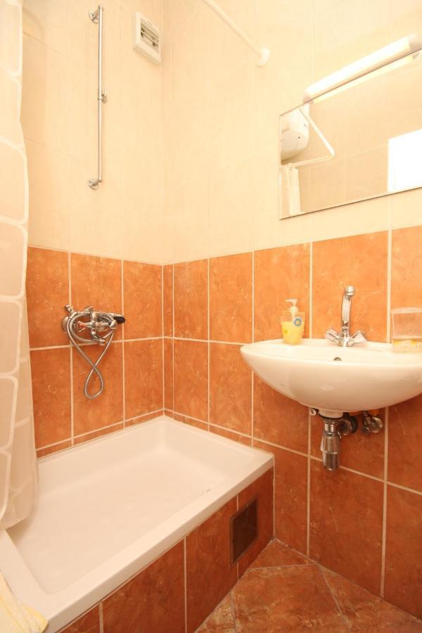 Apartments And Rooms With Parking Space Tucepi, Makarska - 6901 Exterior foto
